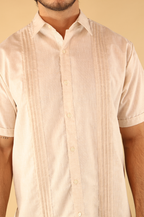 Camisa Tipo Guayabera Hombre Manga Corta Caqui Con Alforzas al Frente